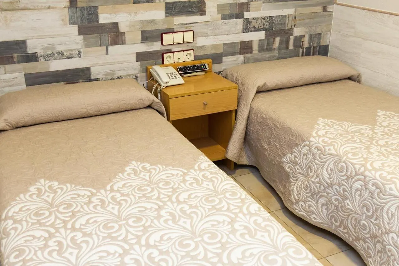 Hostal Viky Madryt Pensjonat